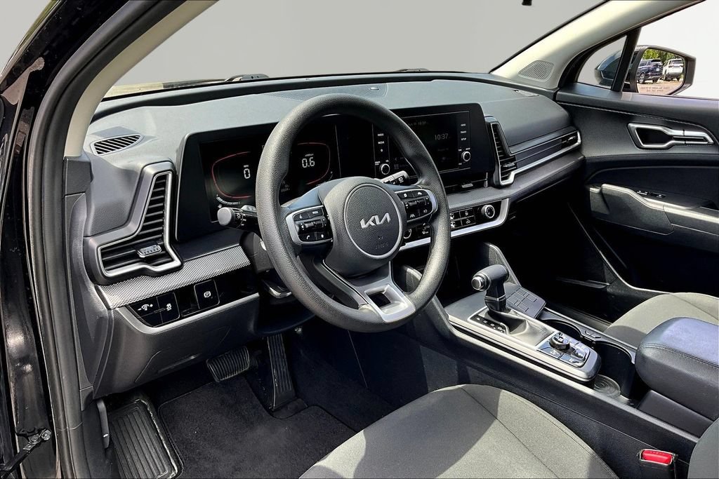 Used 2025 Kia Sportage LX FWD image 17