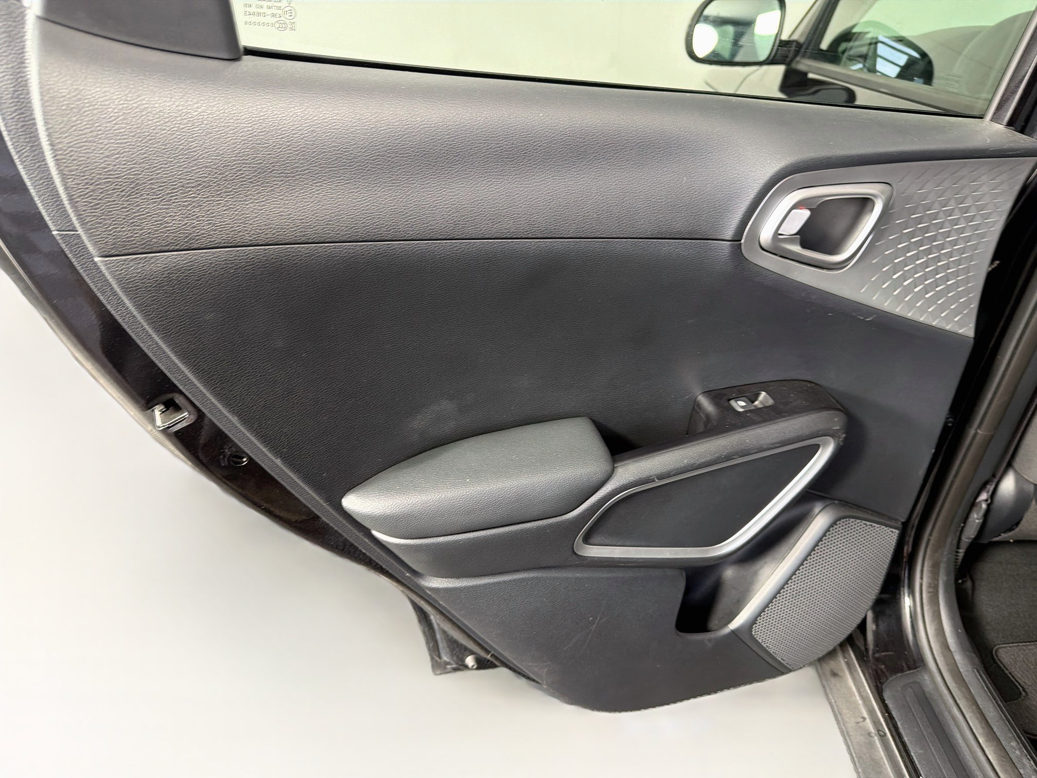 Used 2025 Kia Soul LX w/ LX Technology Package FWD image 27