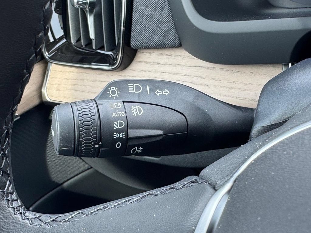 New 2026 Volvo XC90 T8 Plus w/ Protection Package Premier AWD/4WD image 15