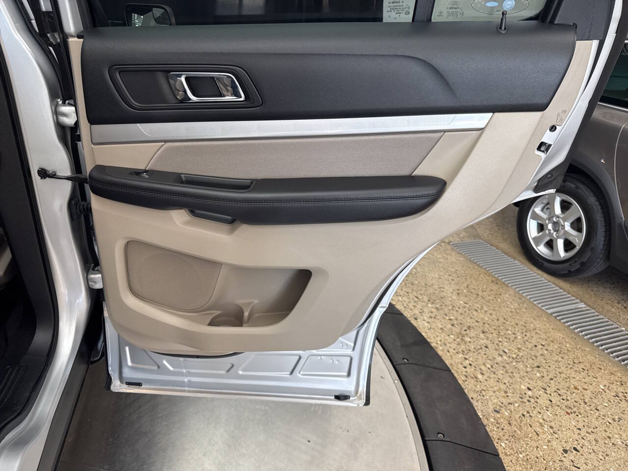 Used 2018 Ford Explorer 4WD image 25