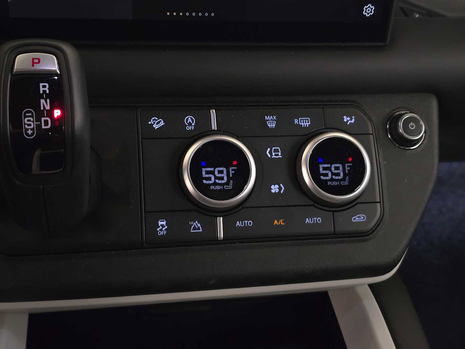 Used 2025 Land Rover Defender 90 X-Dynamic SE image 23