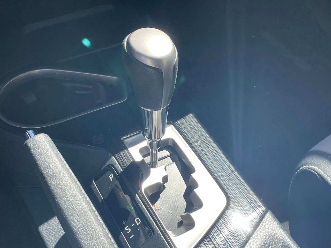 Used 2018 Toyota RAV4 Limited image 5