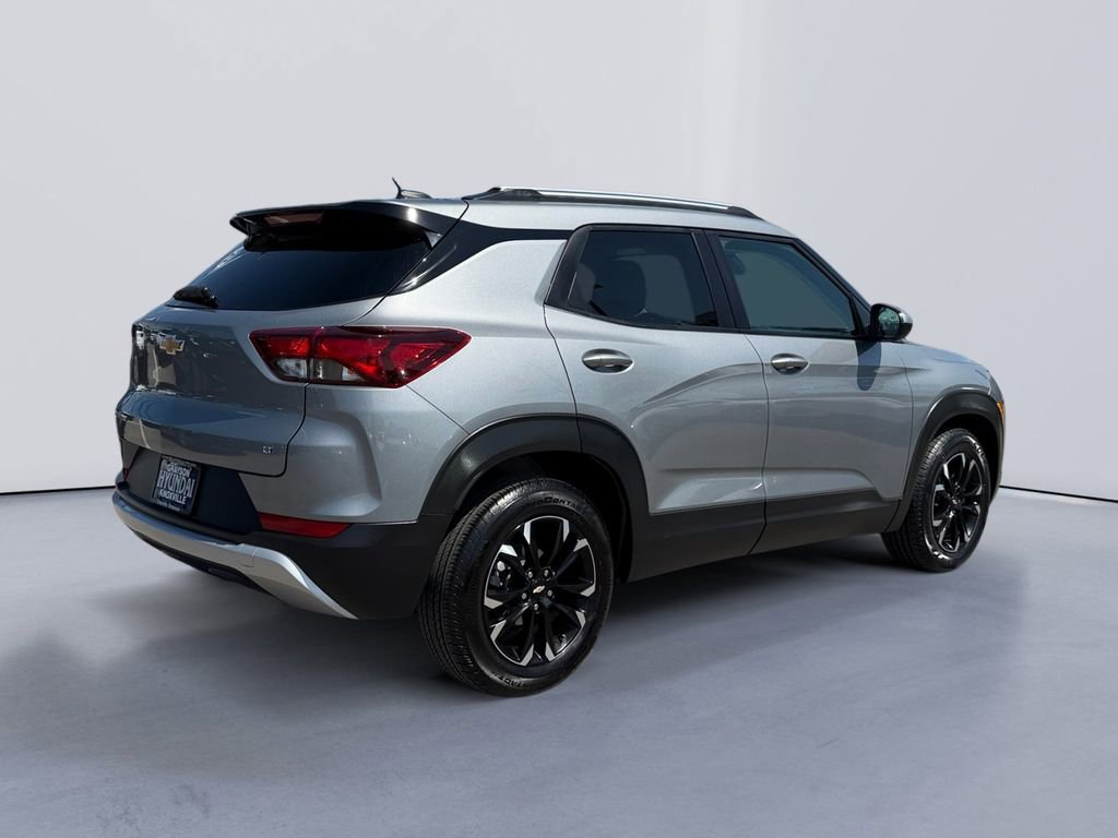 Used 2023 Chevrolet TrailBlazer LT w/ Convenience Package FWD image 3