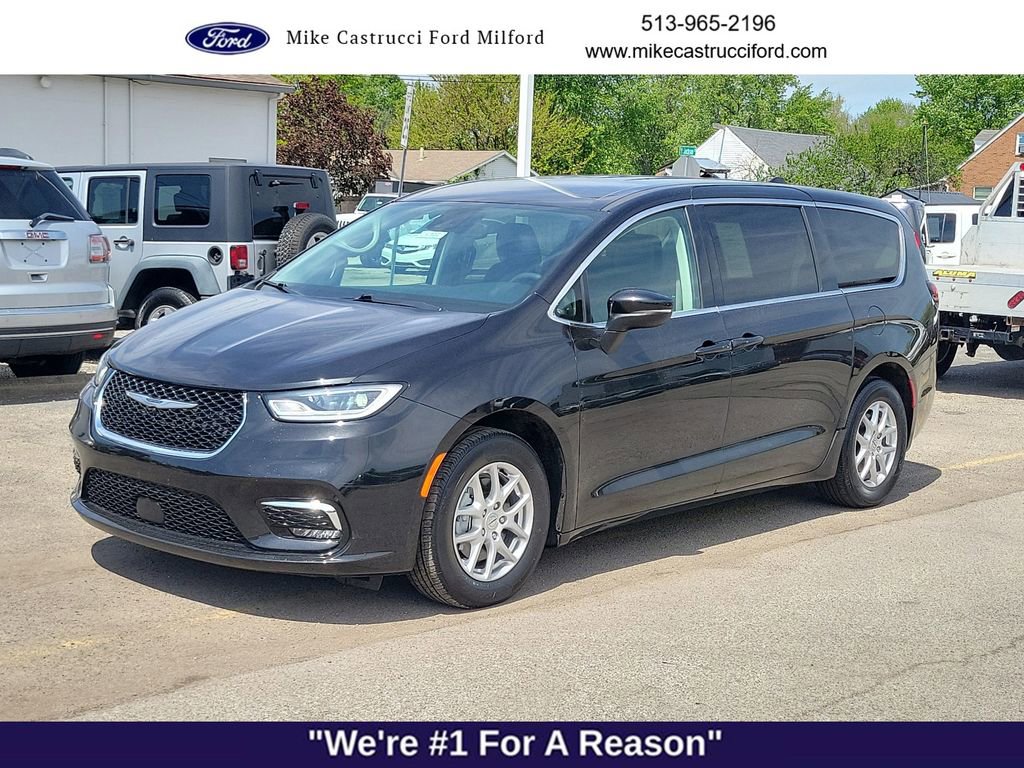 Used 2023 Chrysler Pacifica Touring-L