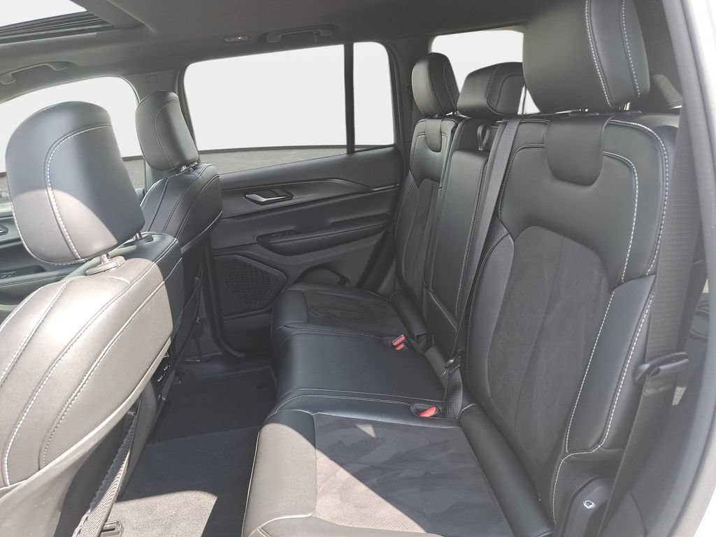 Certified 2023 Jeep Grand Cherokee Altitude AWD/4WD image 15