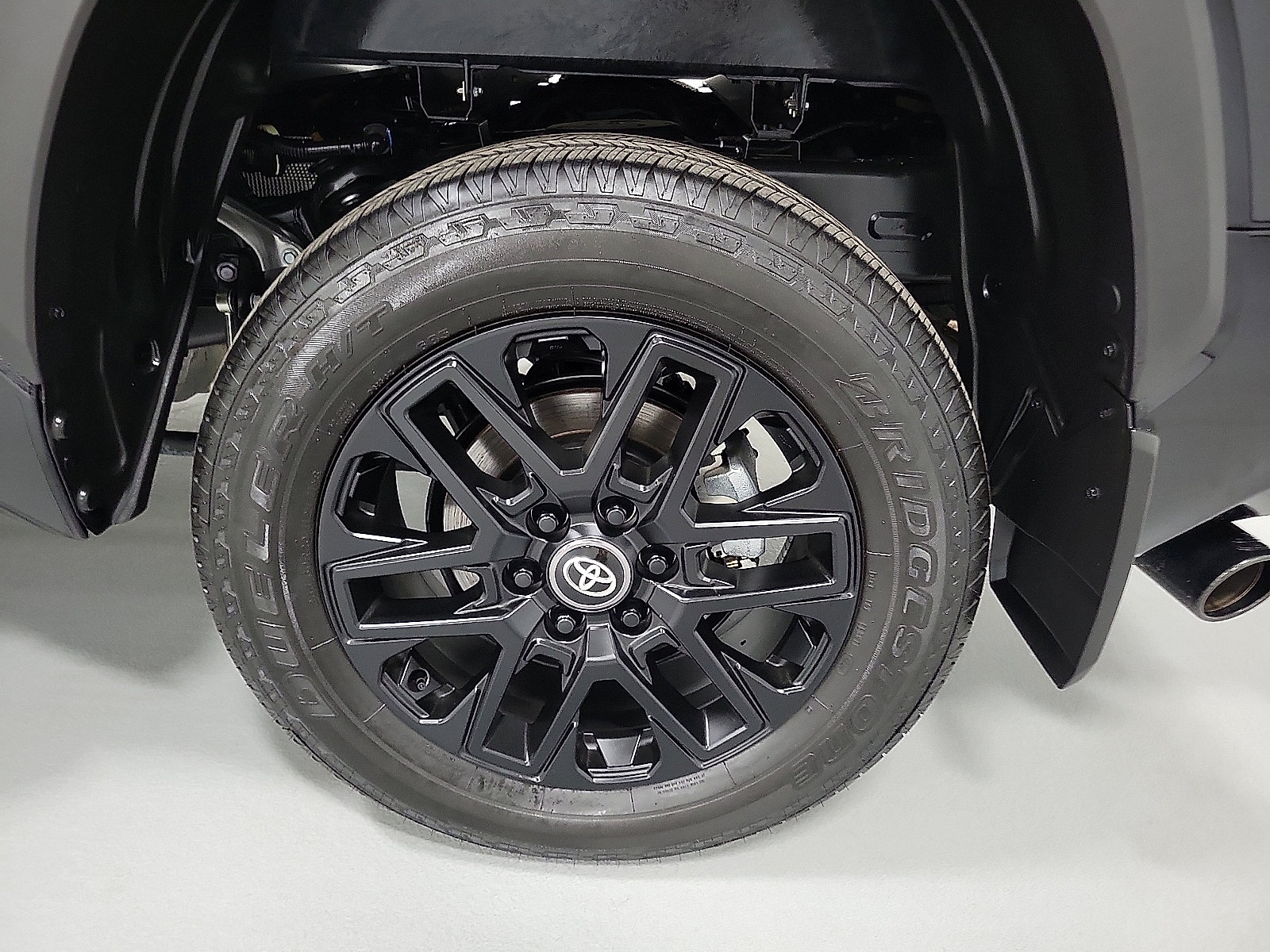 Certified 2025 Toyota Tundra Limited AWD/4WD image 8