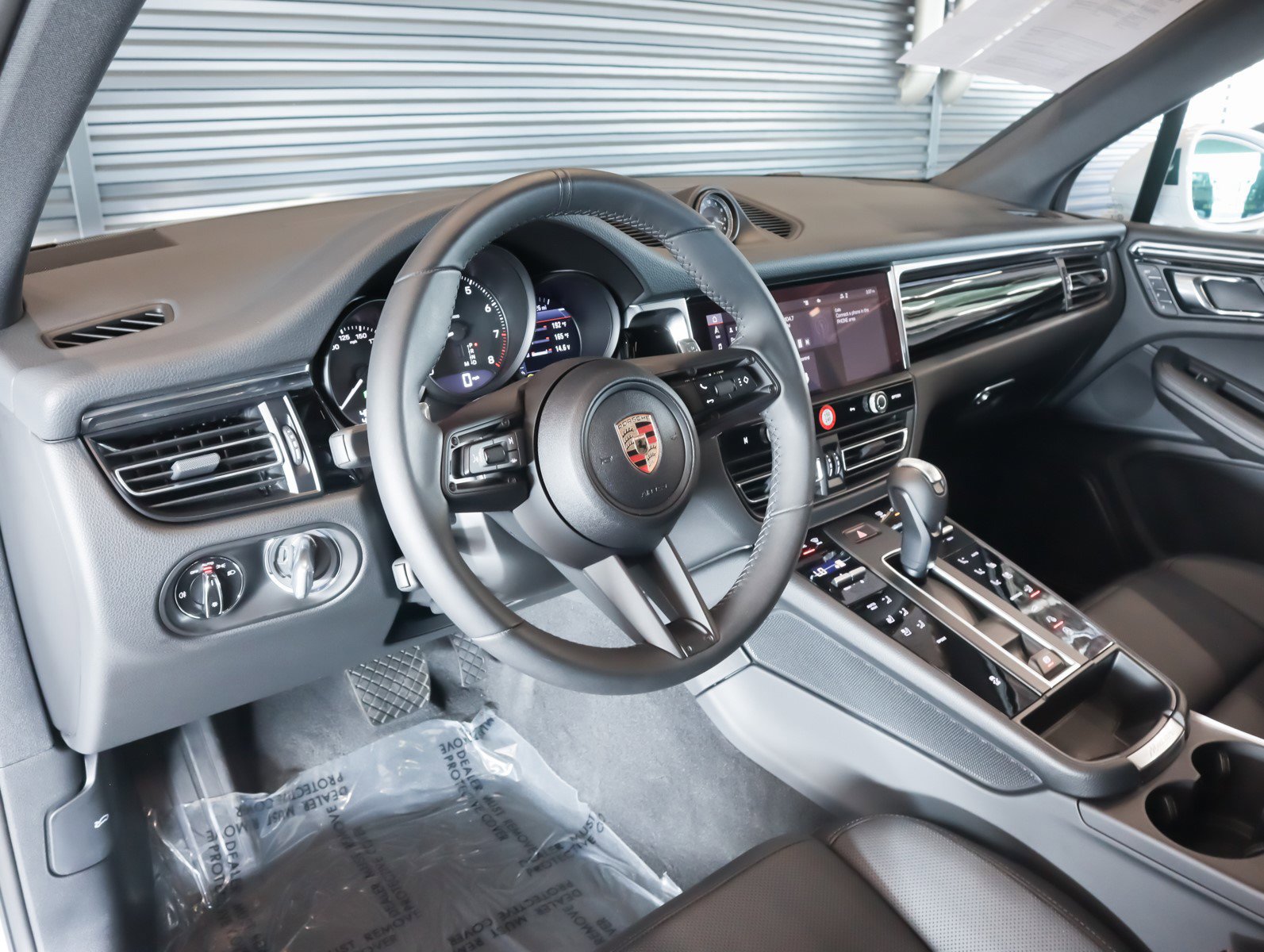 Used 2025 Porsche Macan image 4