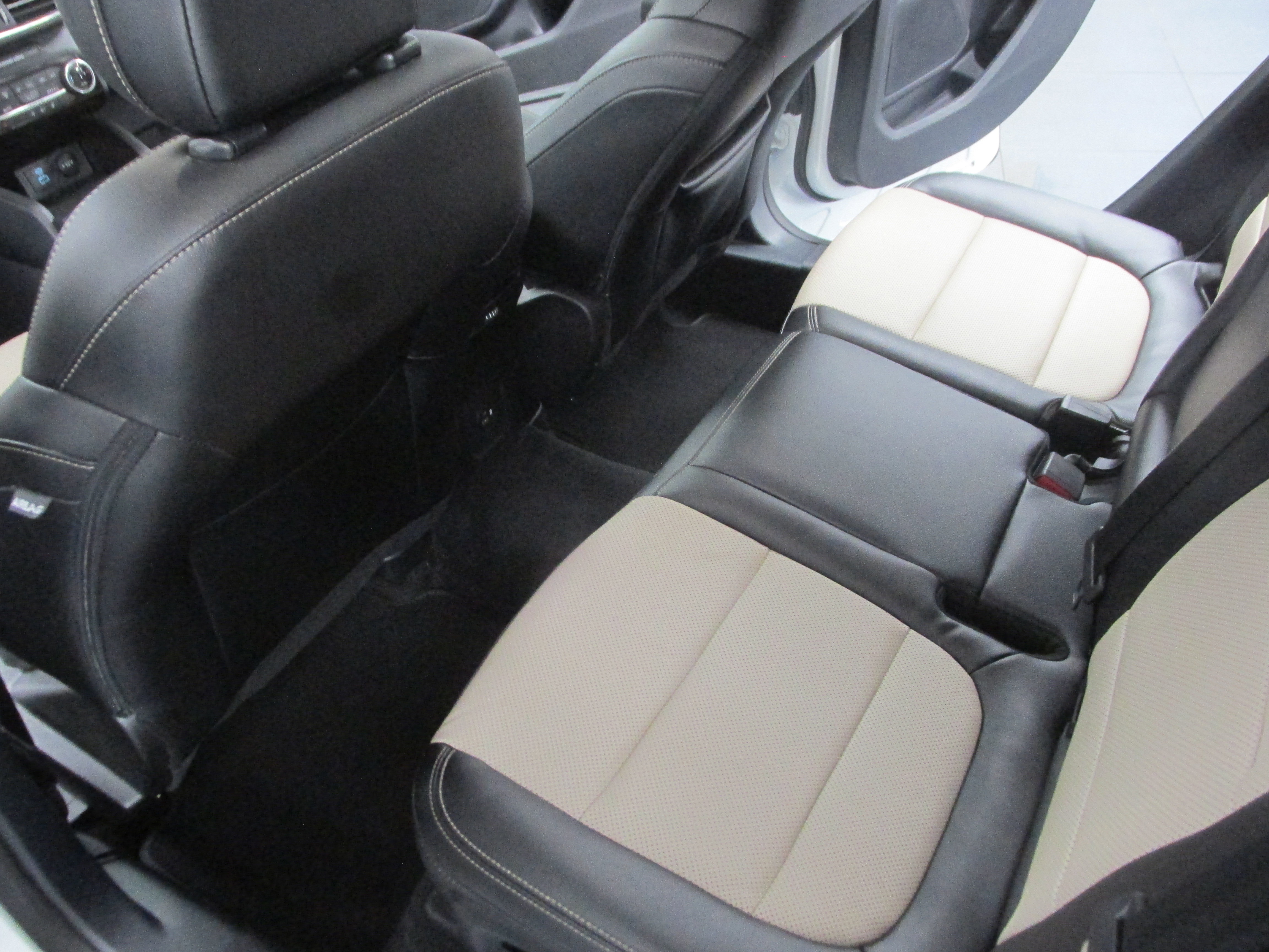 Used 2022 Ford Escape Titanium w/ Titanium Elite Package AWD/4WD image 29