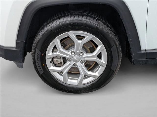 Used 2024 Jeep Compass Latitude image 23