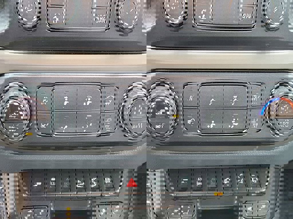 Used 2021 Chevrolet Colorado Z71 AWD/4WD image 29