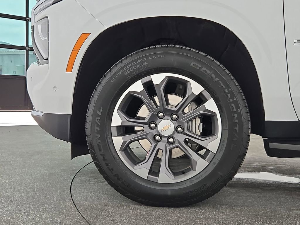 Used 2025 Chevrolet Suburban LS image 39