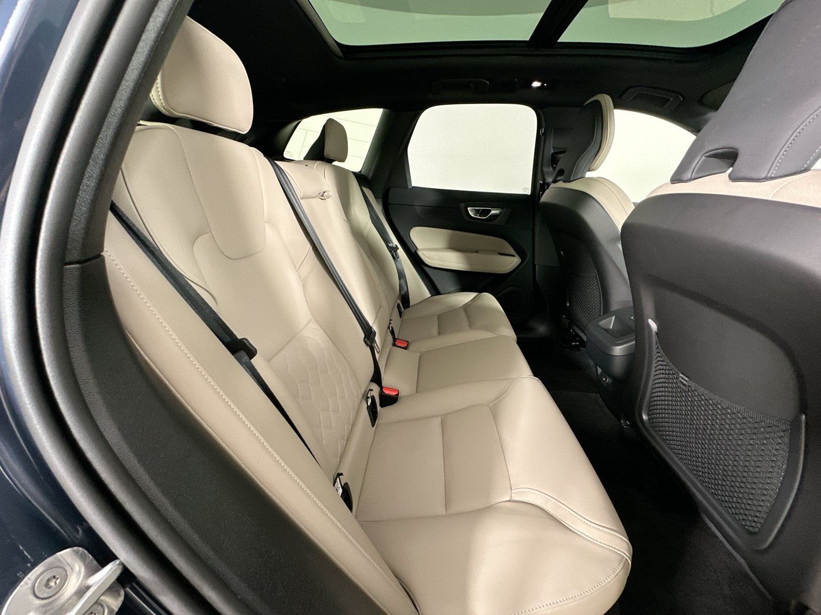 New 2026 Volvo XC60 B5 Plus w/ Protection Package Premier AWD/4WD image 40