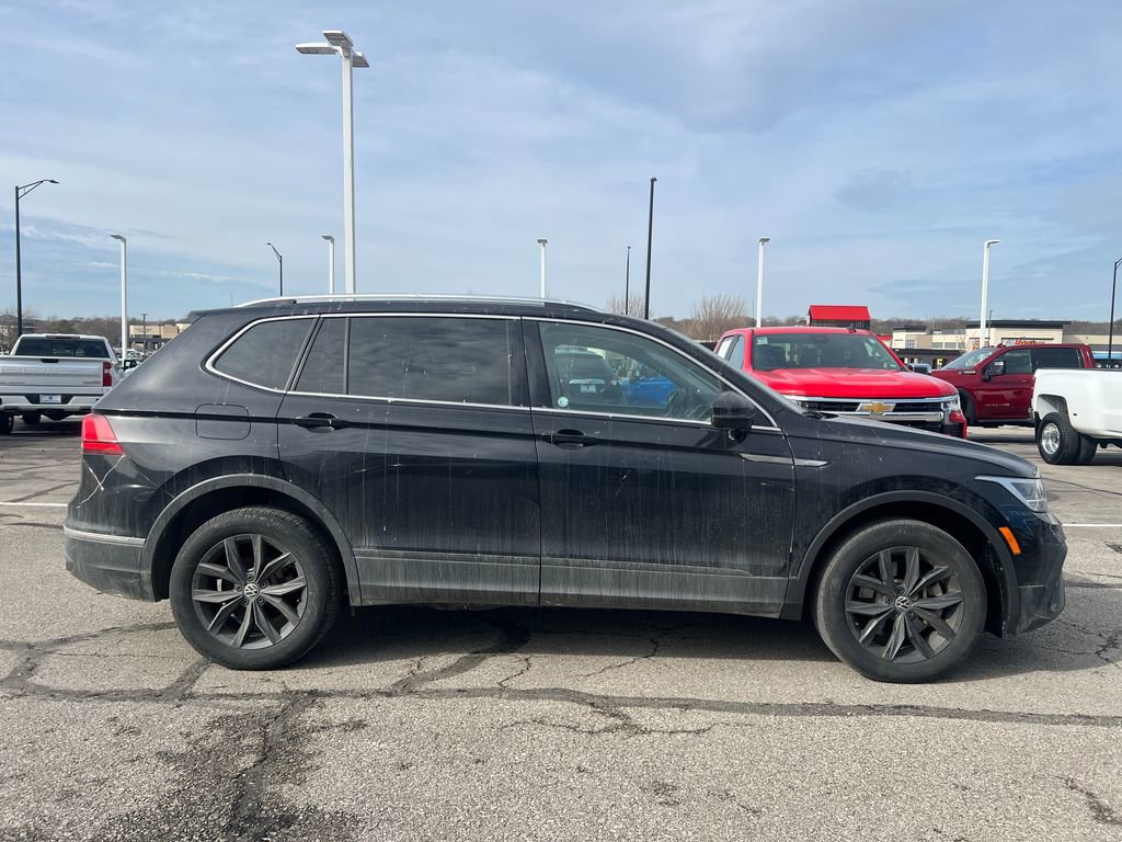 Used 2024 Volkswagen Tiguan SE image 2