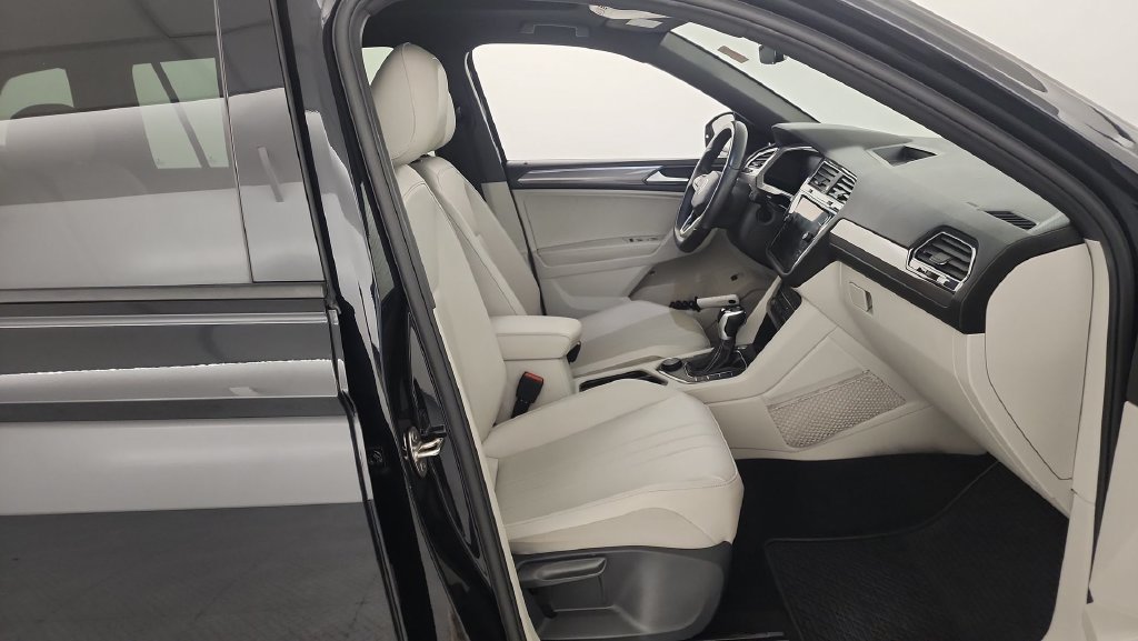 Used 2022 Volkswagen Tiguan SE R-Line AWD/4WD image 29