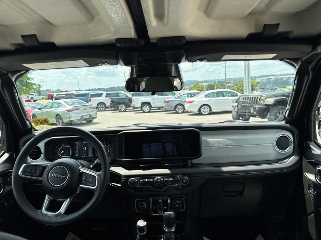 Used 2025 Jeep Wrangler Unlimited Sahara AWD/4WD image 17