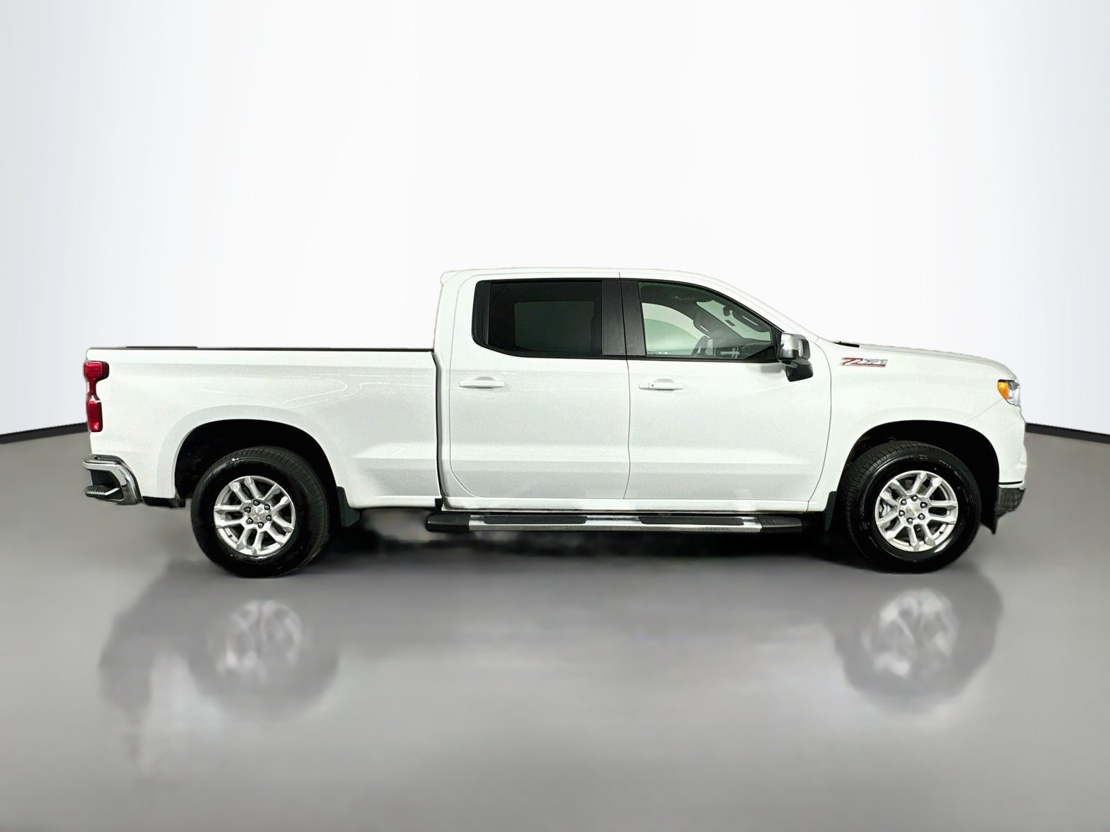 Used 2024 Chevrolet Silverado 1500 LT AWD/4WD image 9