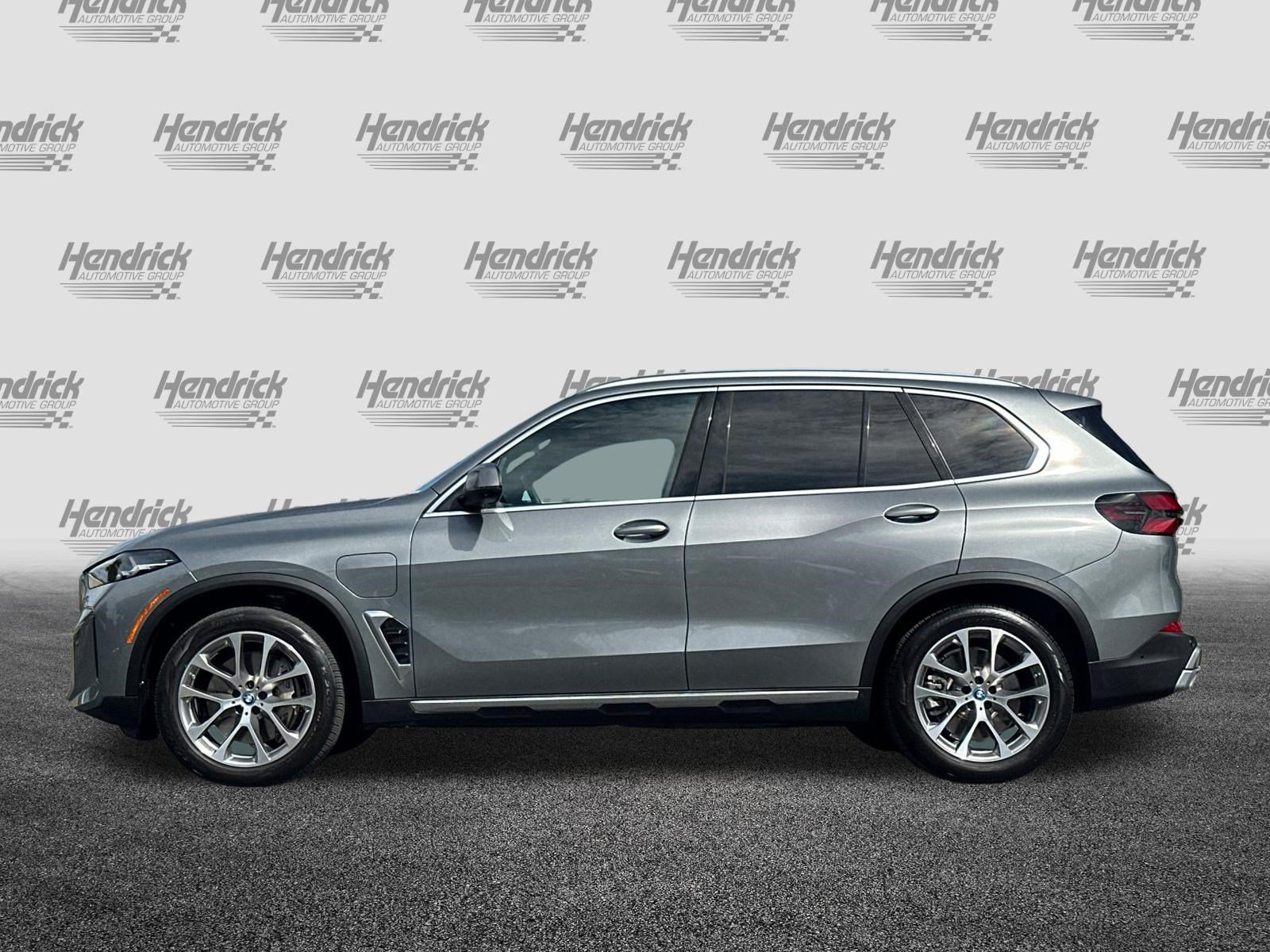 Used 2024 BMW X5 xDrive50e w/ Parking Assistance Package AWD/4WD image 8