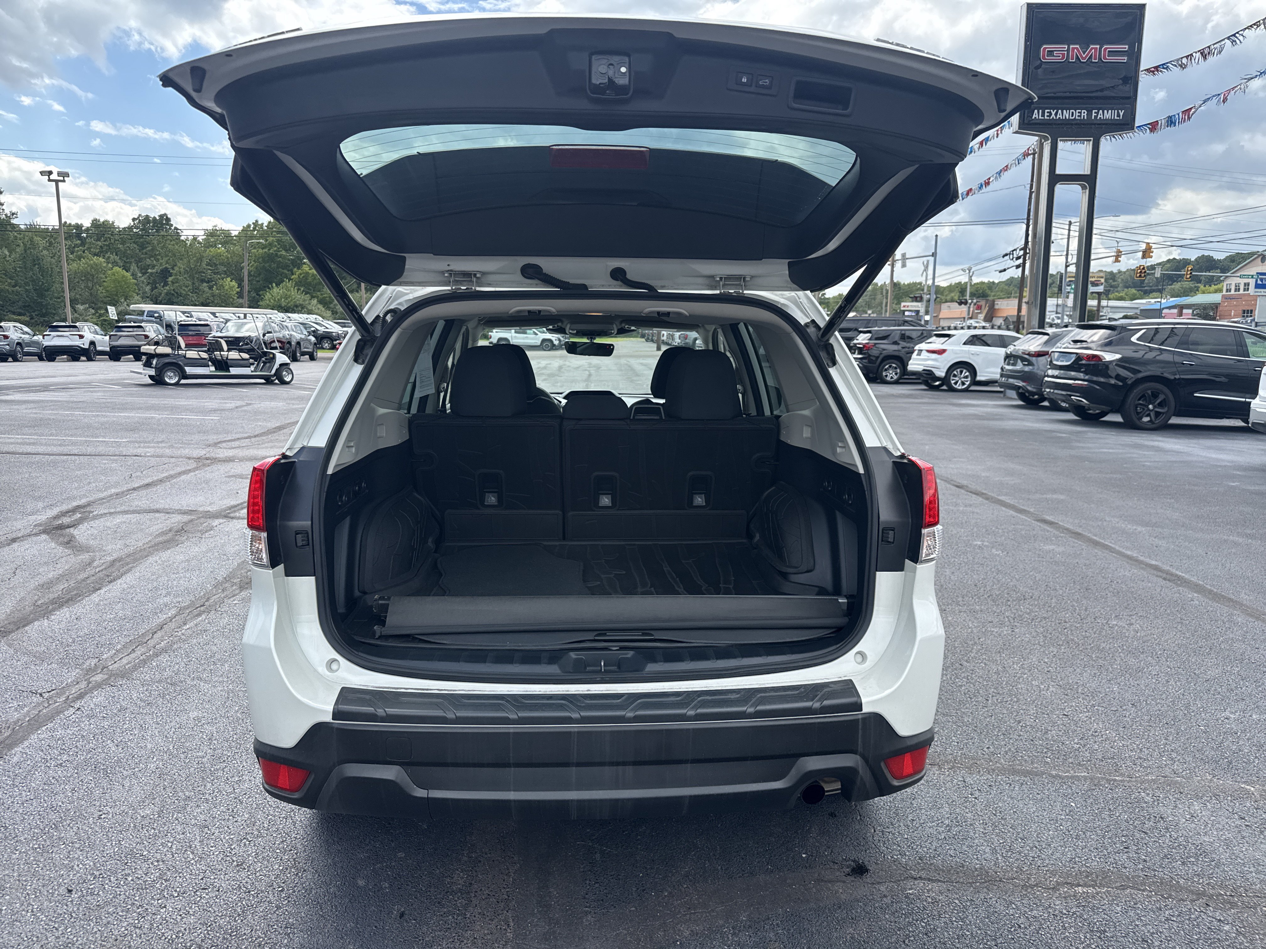 Used 2023 Subaru Forester Premium AWD/4WD image 5
