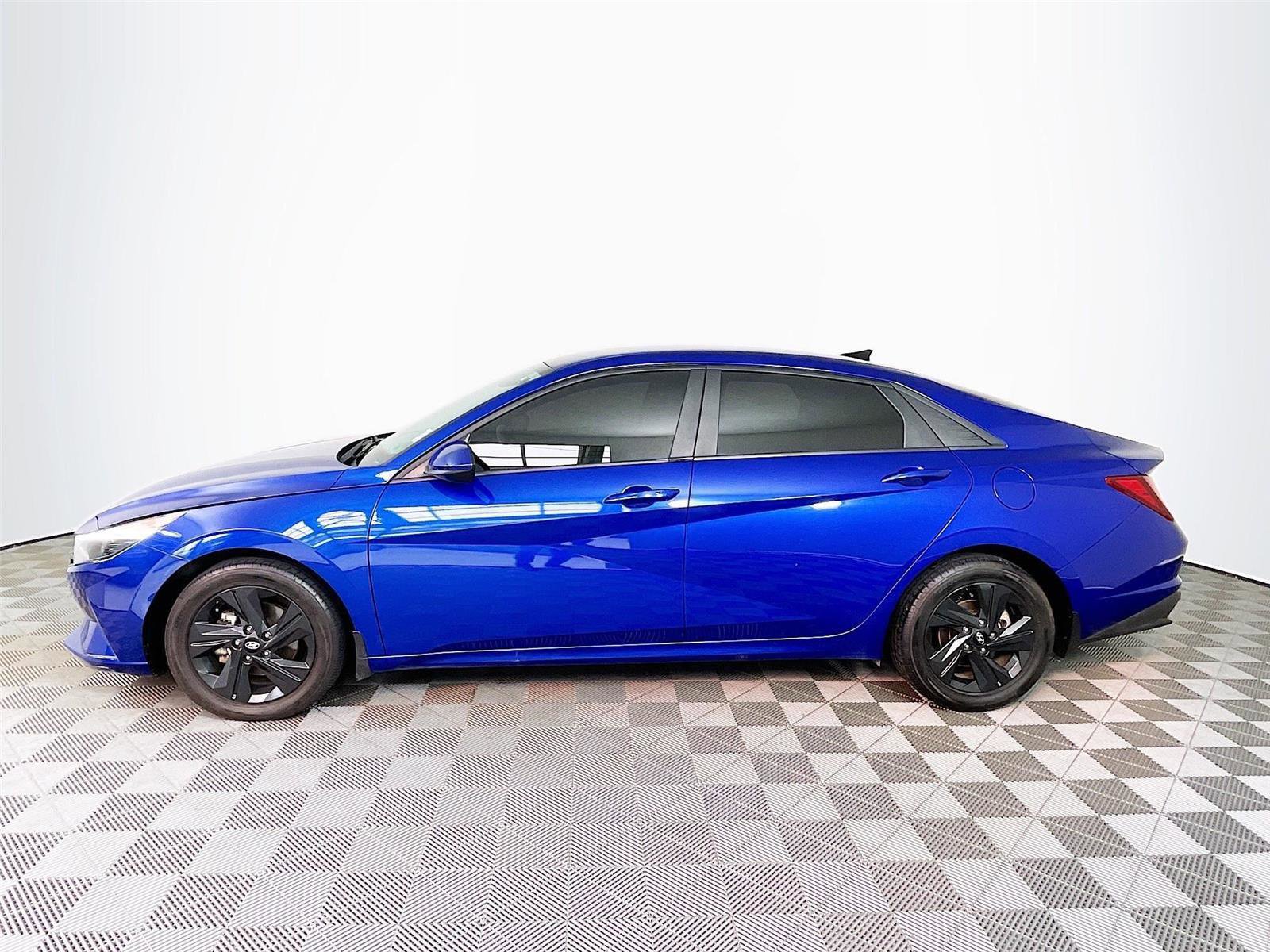 Certified 2023 Hyundai Elantra SEL w/ Cargo Package FWD image 4