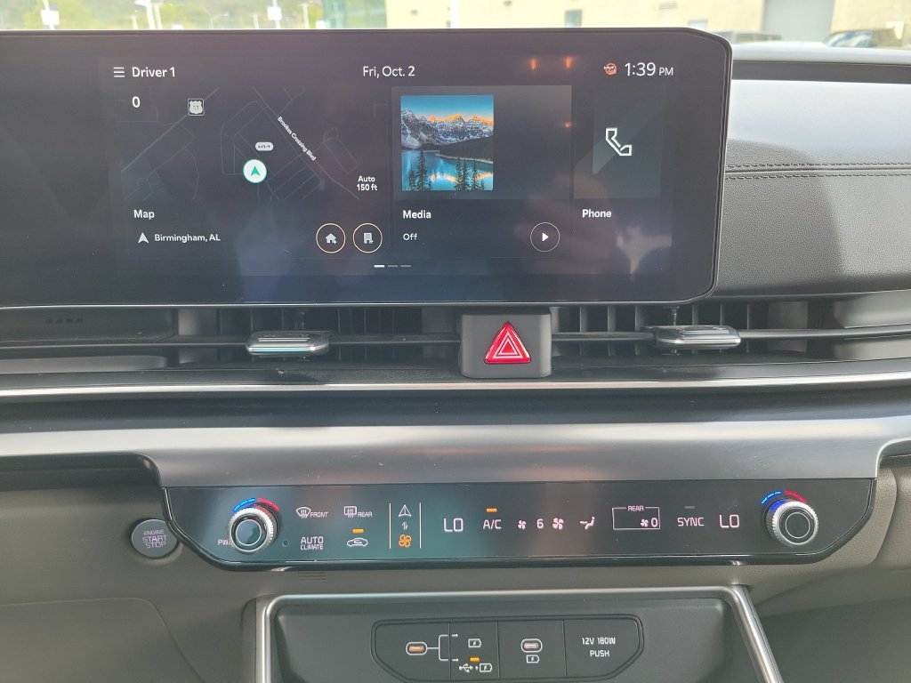 Used 2025 Kia Carnival FWD image 17