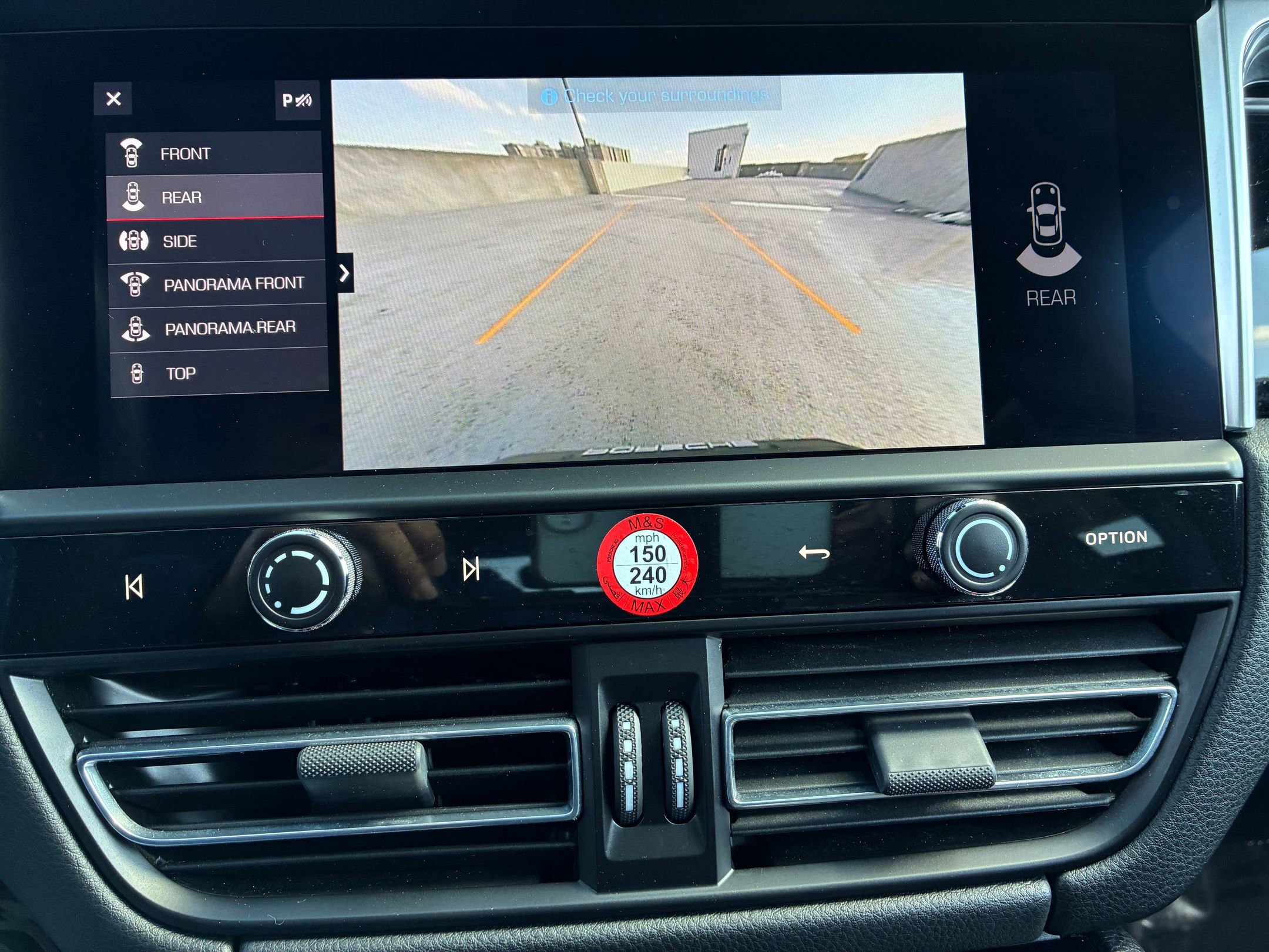 Certified 2023 Porsche Macan S image 32