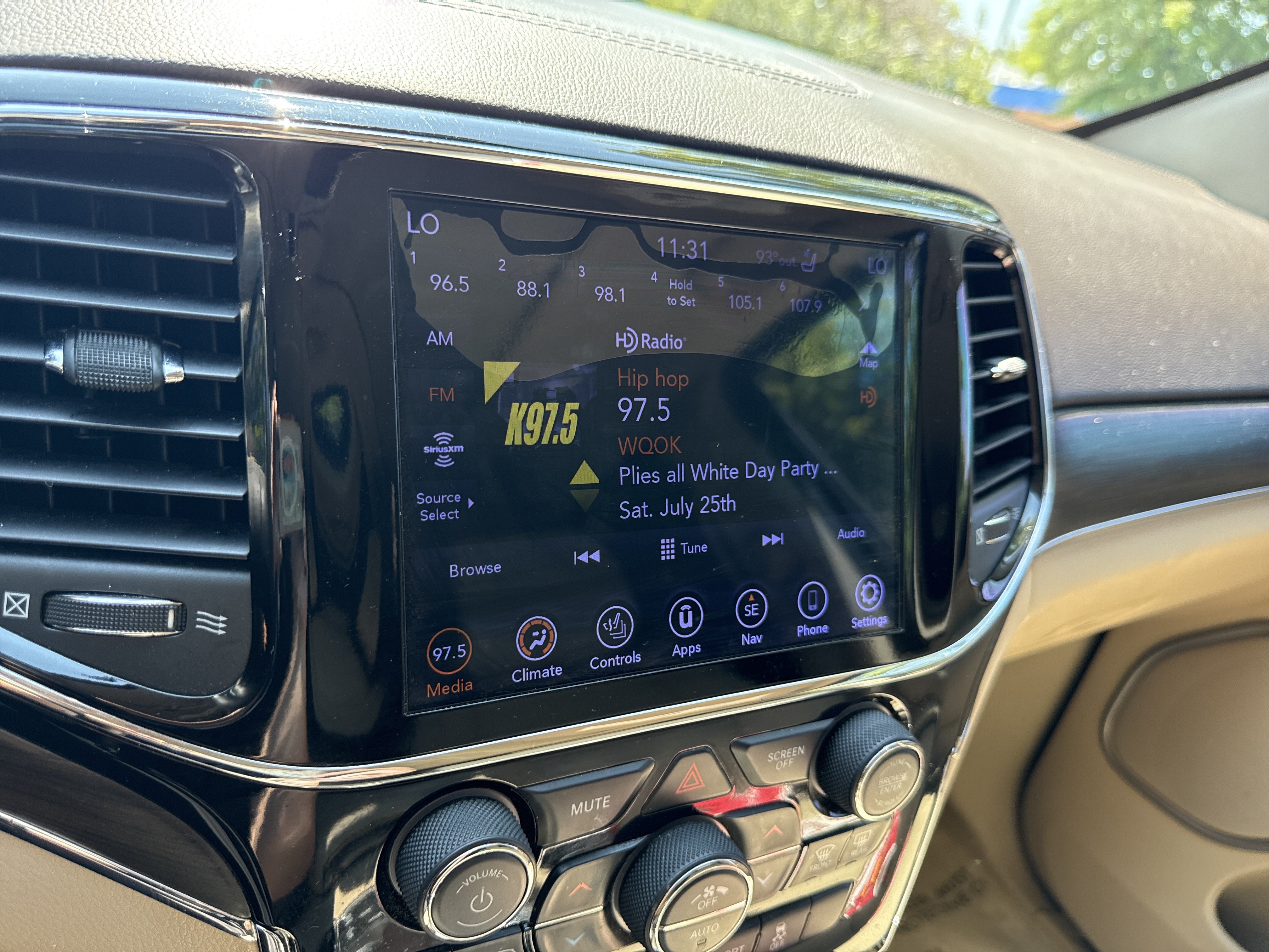 Used 2020 Jeep Grand Cherokee Overland AWD/4WD image 23