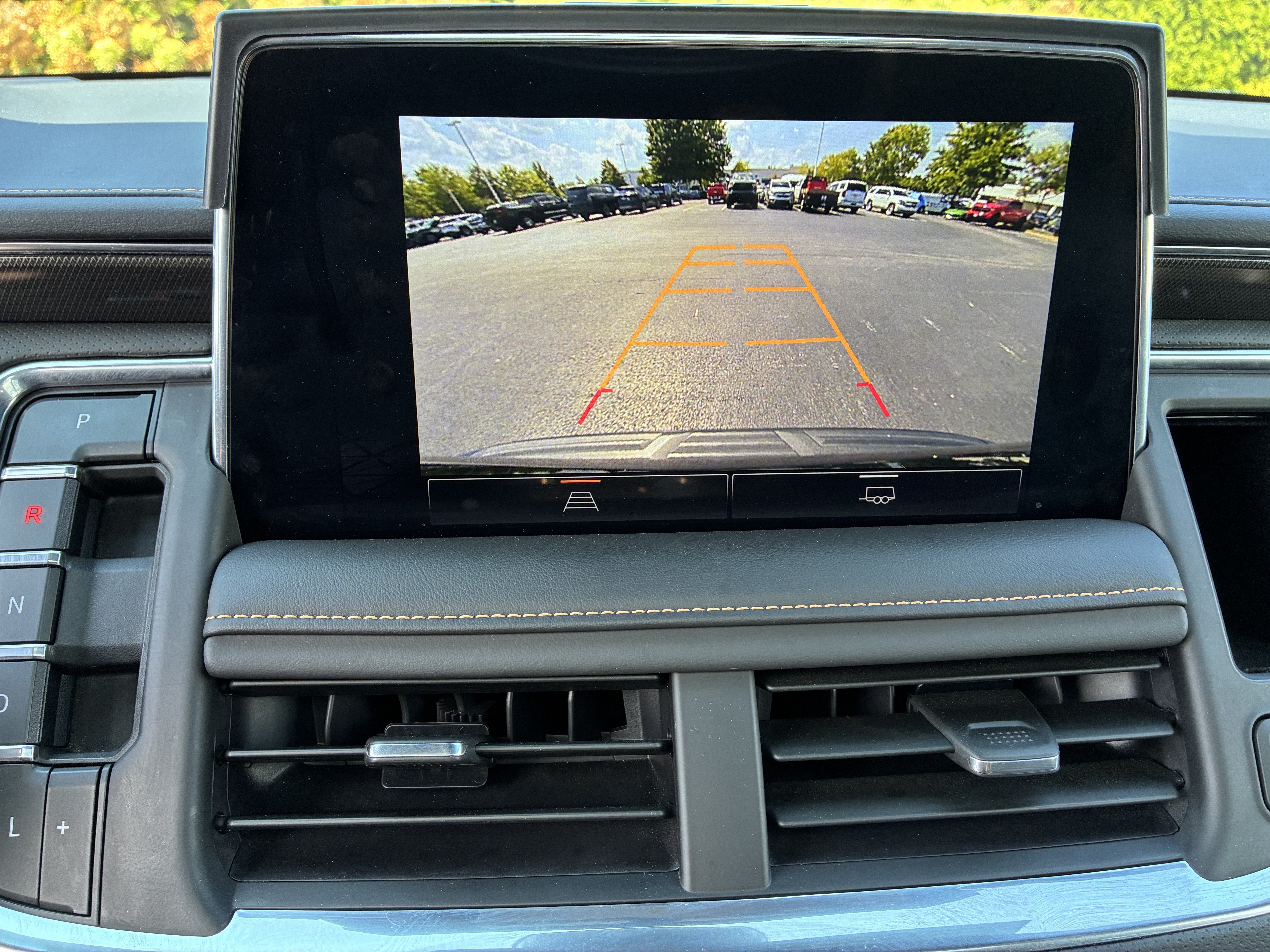 Used 2024 GMC Yukon AT4 AWD/4WD image 28
