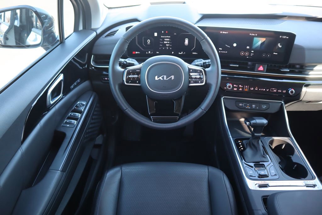 Used 2025 Kia Carnival SX Prestige image 10