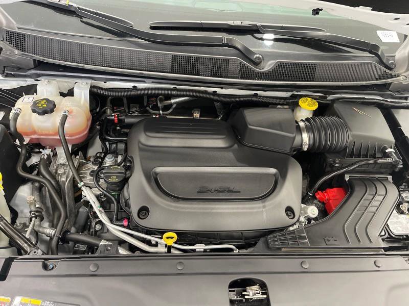 Used 2023 Chrysler Pacifica Touring-L image 11