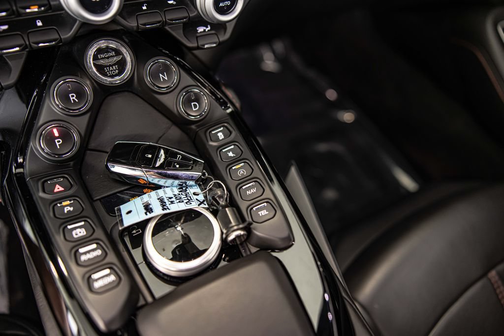 Used 2019 Aston Martin V8 Vantage Coupe RWD image 27
