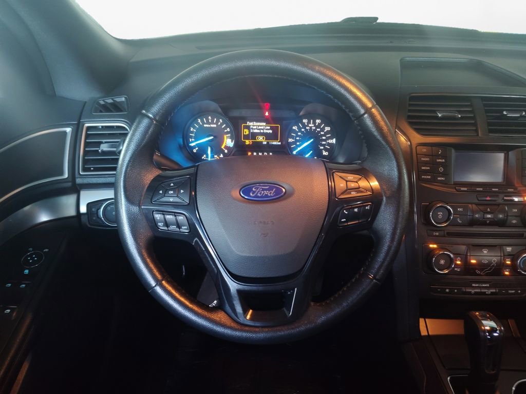 Used 2017 Ford Explorer XLT image 19
