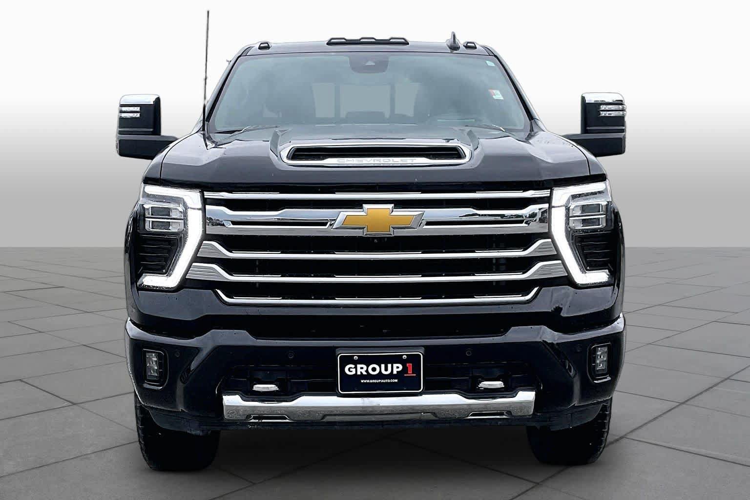 Used 2024 Chevrolet Silverado 2500 High Country w/ Technology Package AWD/4WD image 4