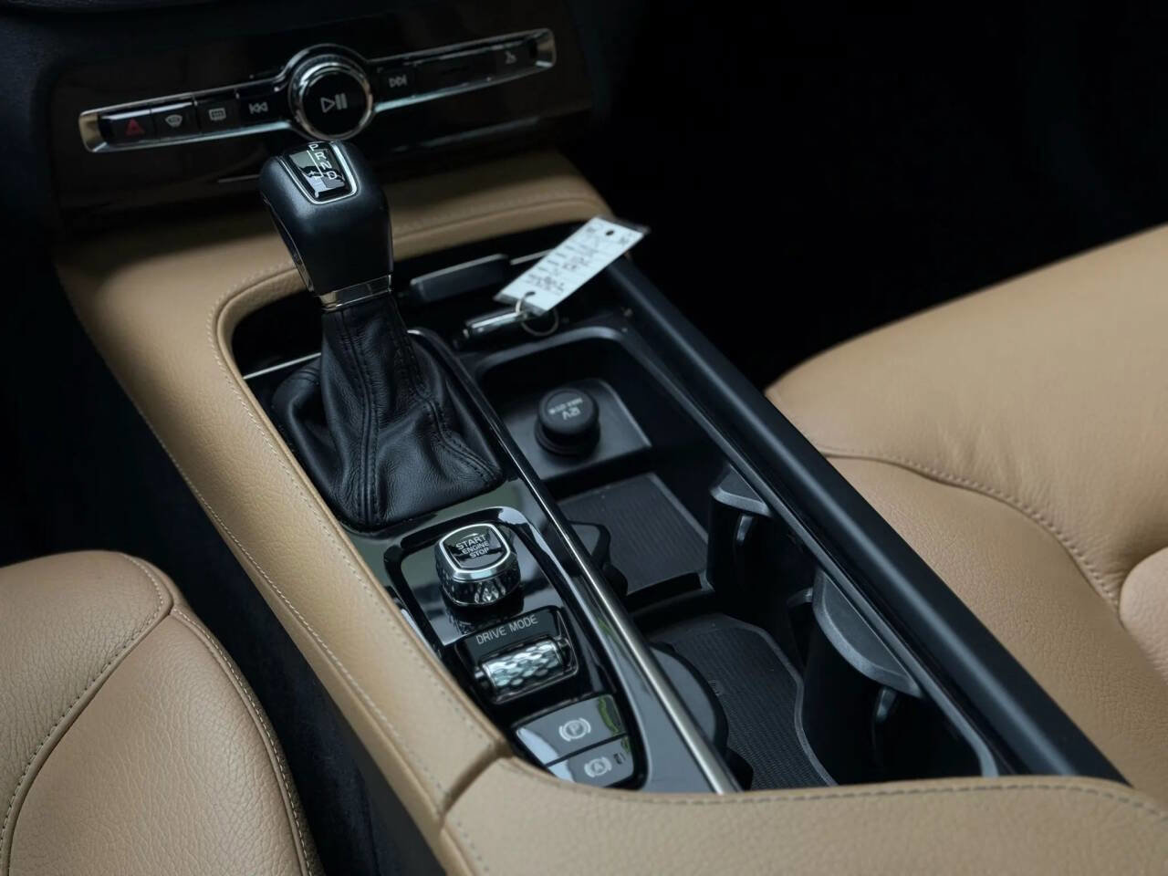 Used 2018 Volvo XC90 T6 Momentum w/ Convenience Package image 25