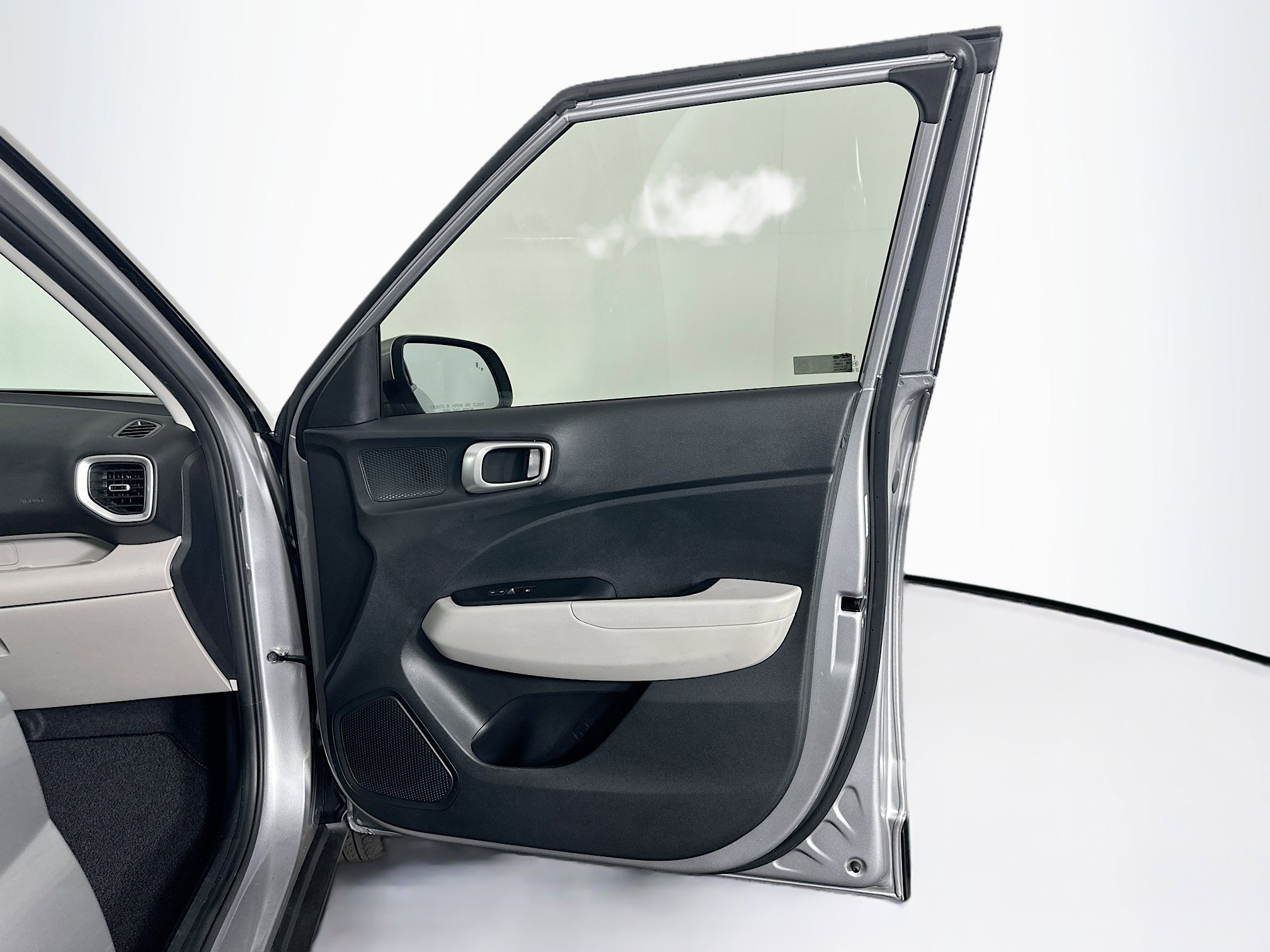 Used 2024 Hyundai Venue SEL image 31