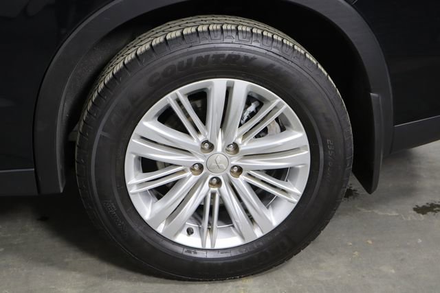 Used 2024 Mitsubishi Outlander ES image 32