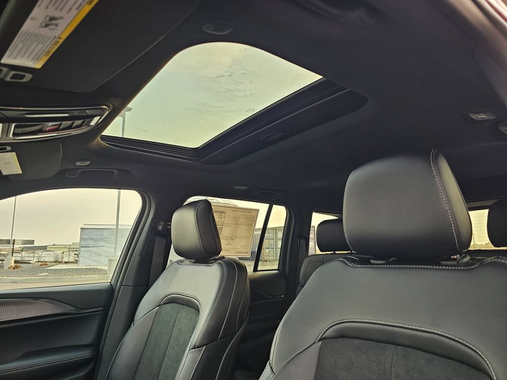 New 2025 Jeep Grand Cherokee Altitude AWD/4WD image 27
