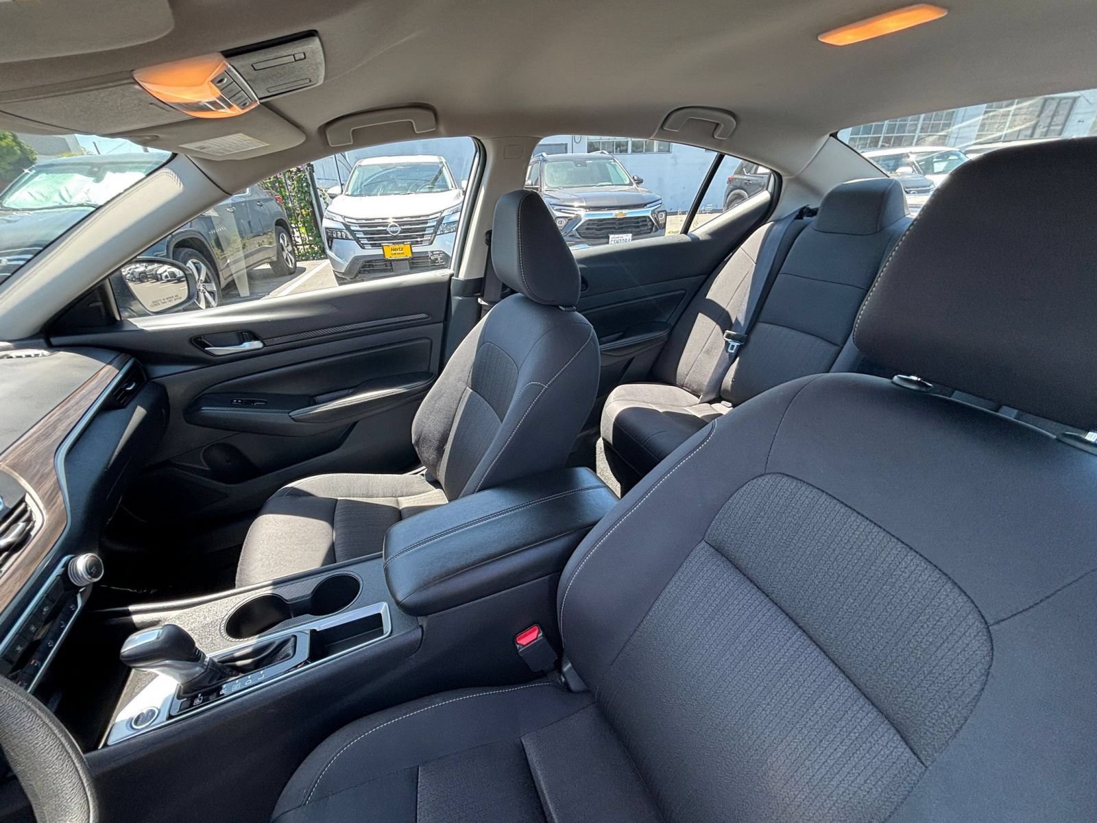 Used 2025 Nissan Altima 2.5 SV FWD image 28