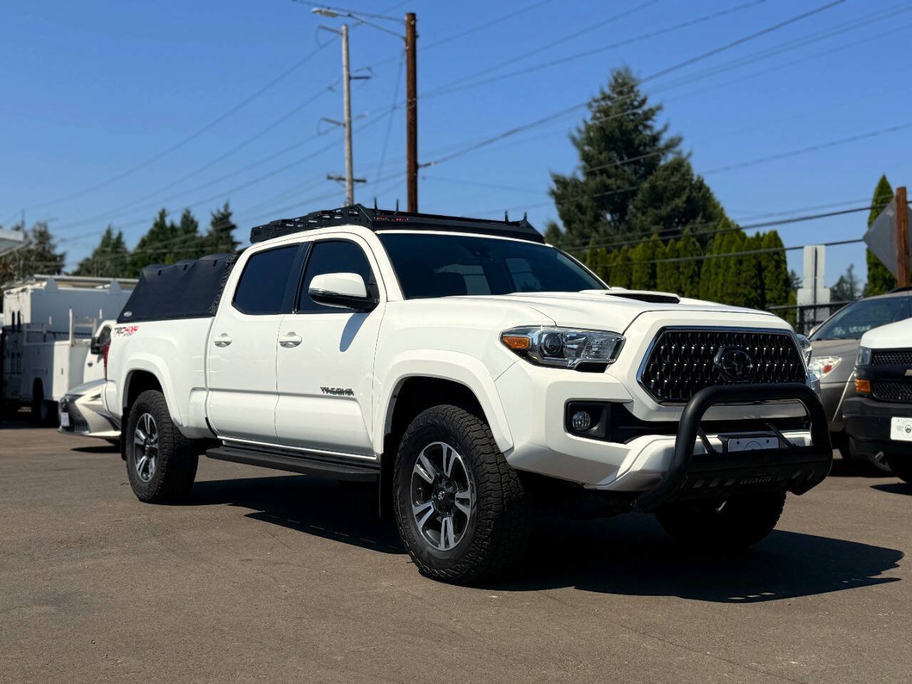Used 2019 Toyota Tacoma TRD Sport w/ TRD Premium Sport Package AWD/4WD image 2