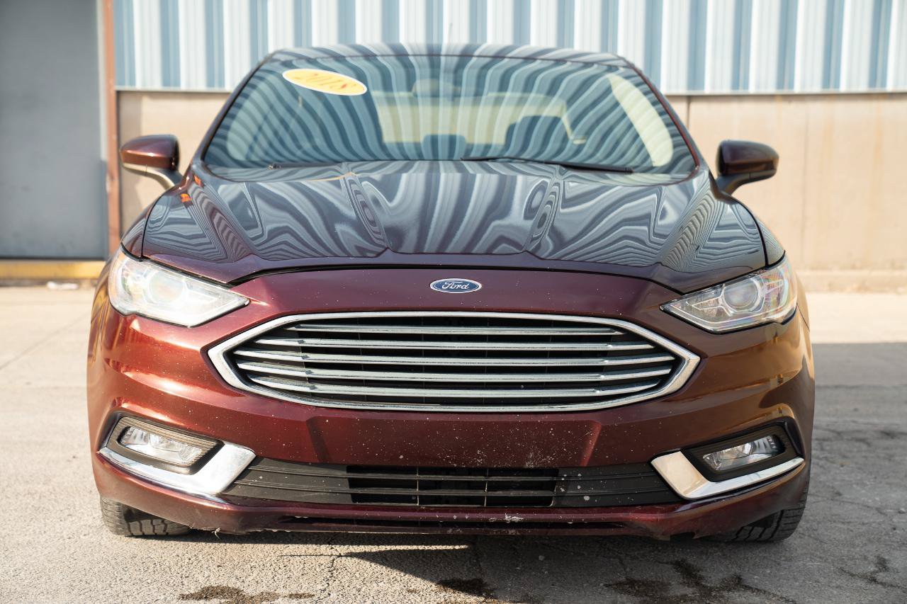 Used 2018 Ford Fusion SE w/ Equipment Group 201A FWD image 3