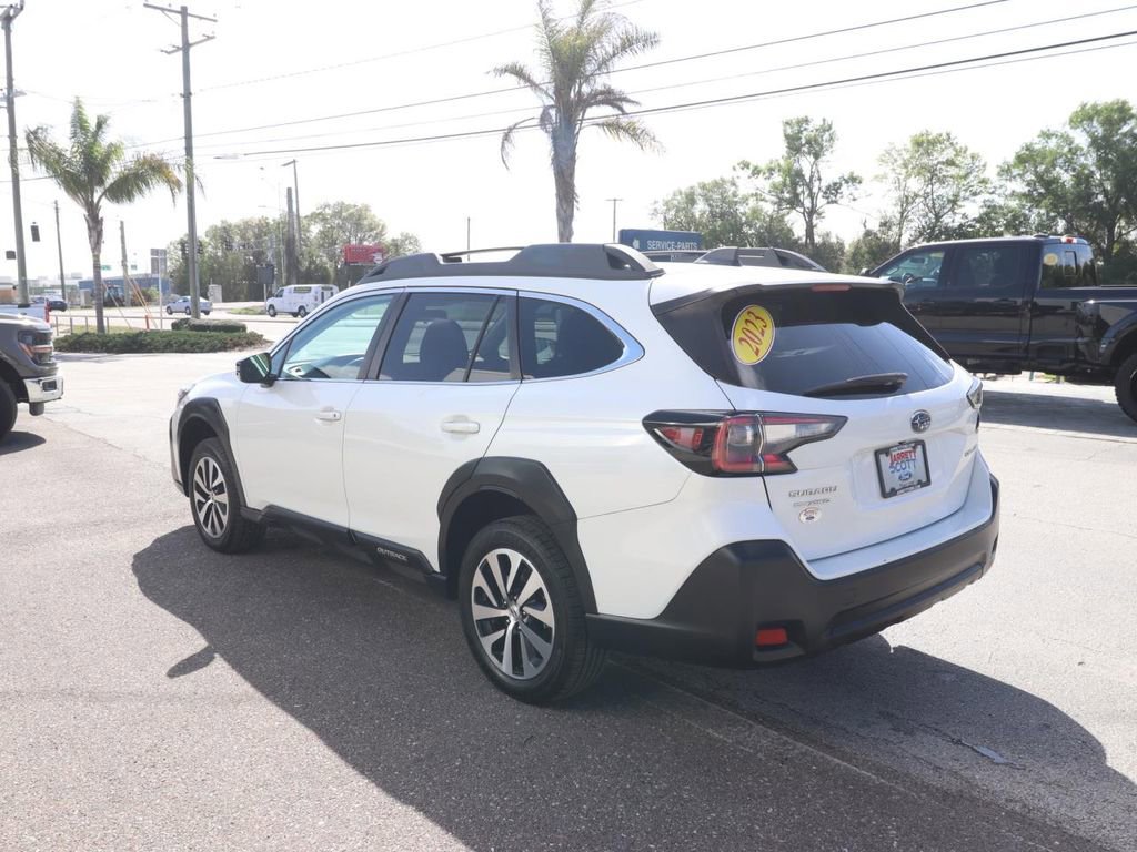 Used 2023 Subaru Outback Premium image 8