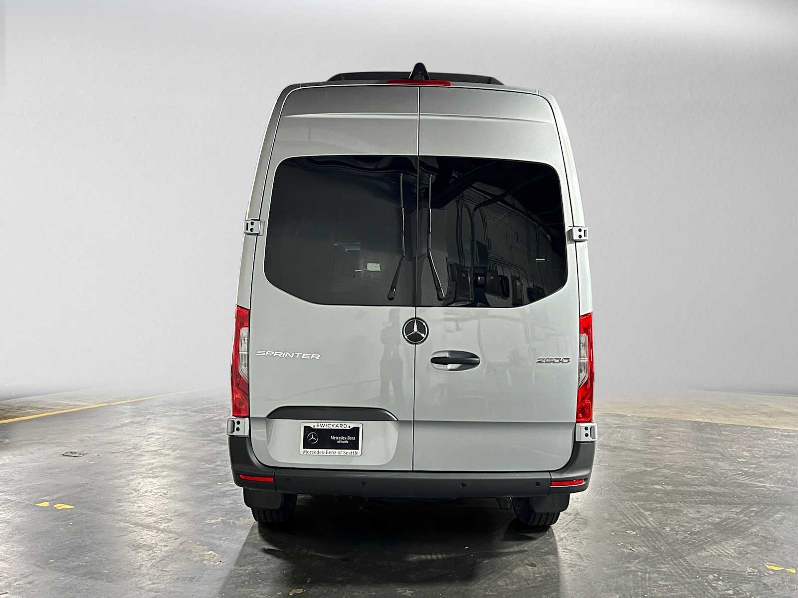 Used 2025 Mercedes-Benz Sprinter 2500 image 4