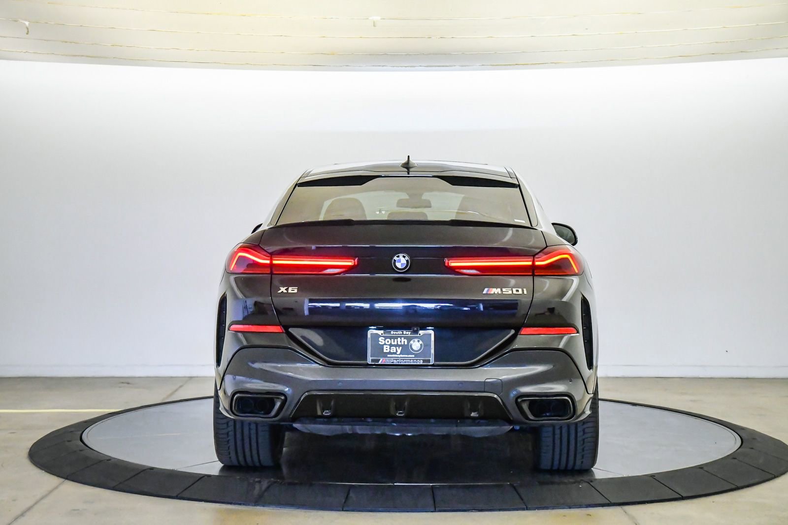 Certified 2023 BMW X6 M50i w/ Executive Package AWD/4WD image 3