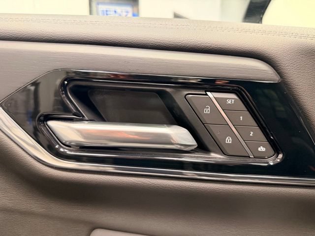 Used 2025 GMC Yukon Denali w/ Denali Reserve Package AWD/4WD image 29