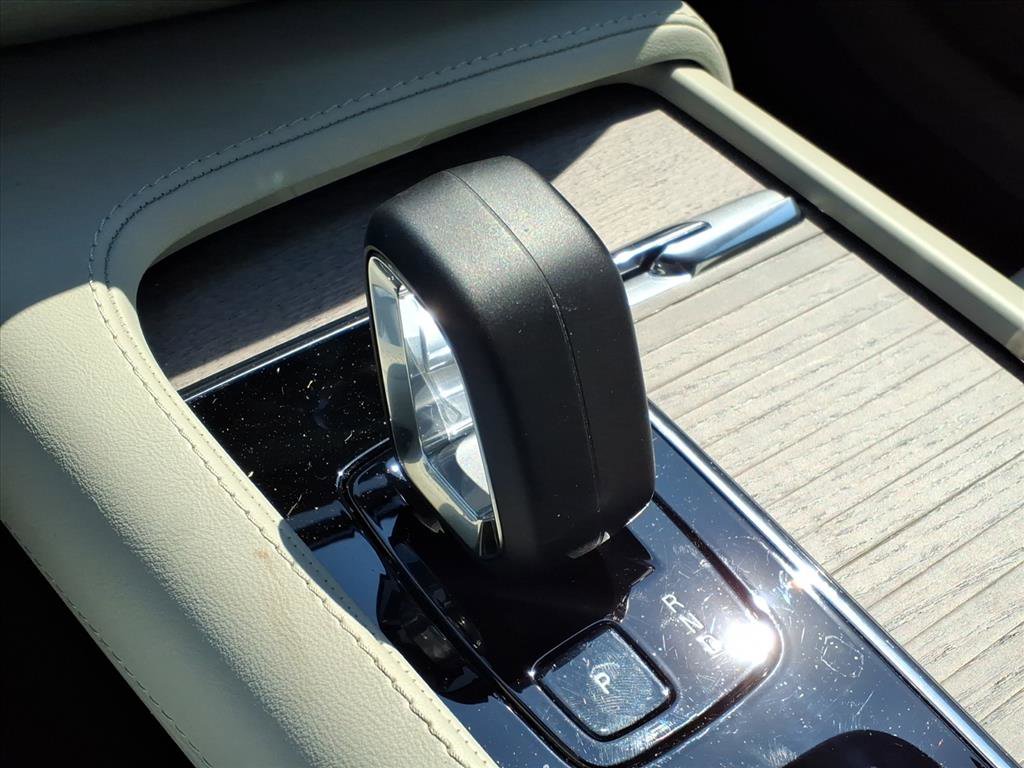 Certified 2023 Volvo XC90 B5 Plus image 23