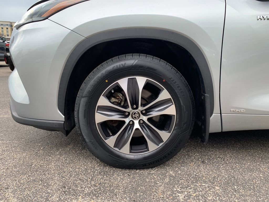 Used 2021 Toyota Highlander XLE AWD/4WD image 36