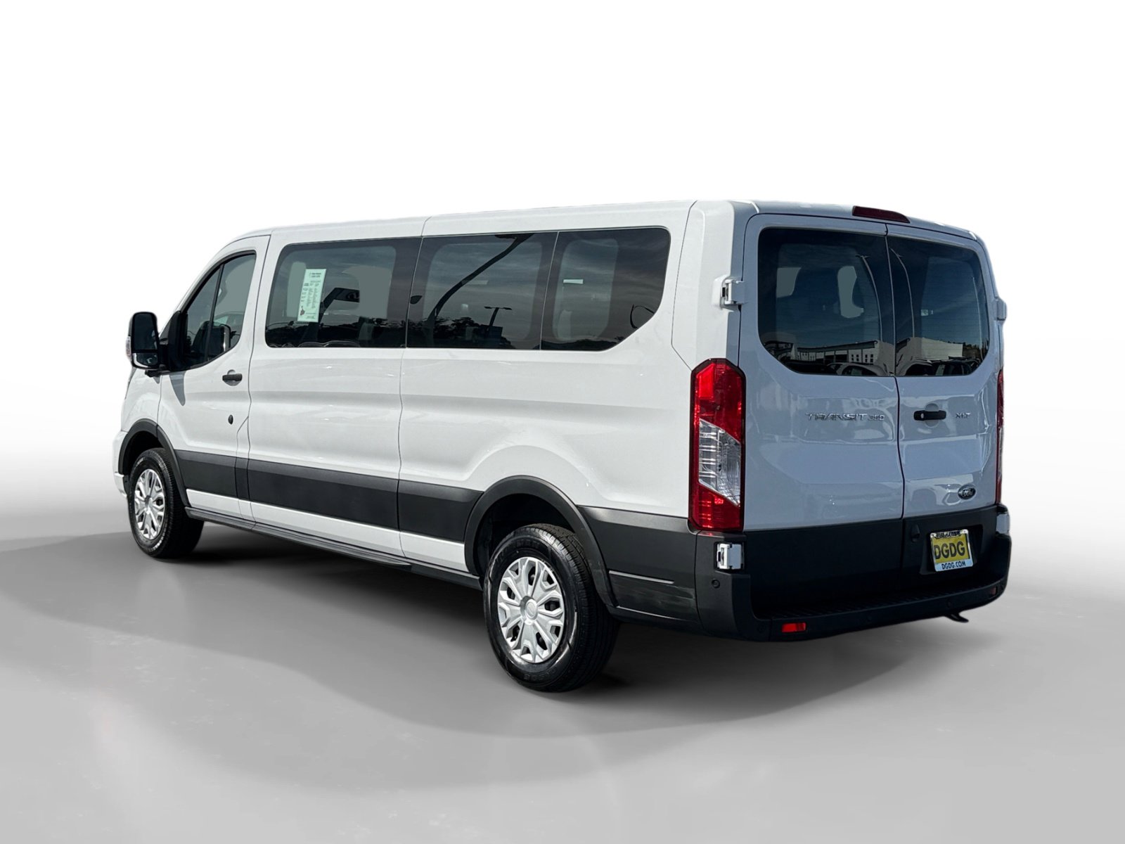 Used 2023 Ford Transit 350 XLT image 3