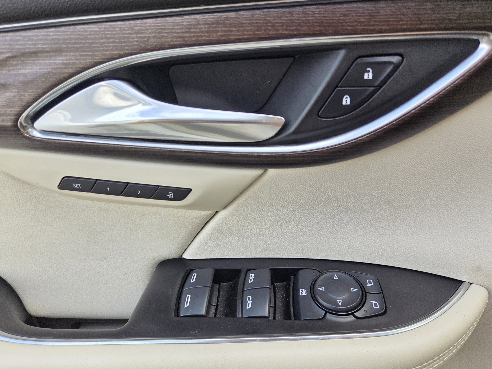Used 2023 Buick Envision Avenir image 15