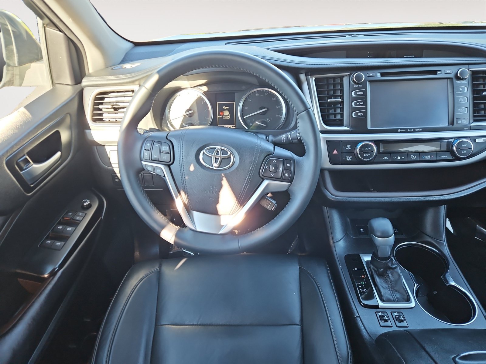 Used 2016 Toyota Highlander XLE AWD/4WD image 11