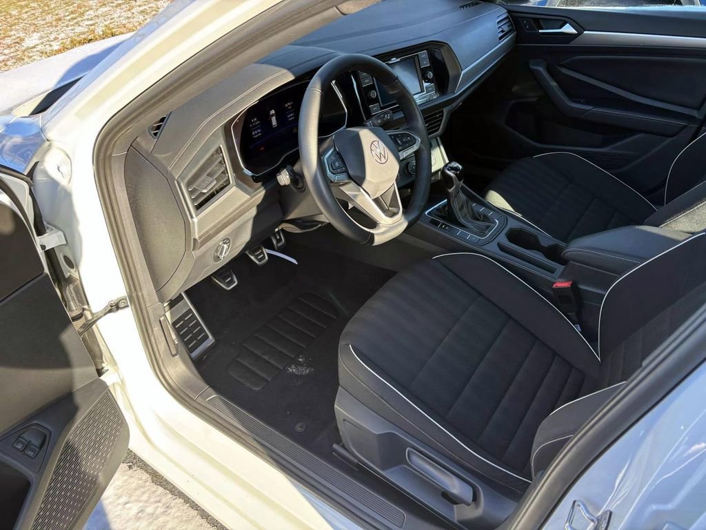 Used 2024 Volkswagen Jetta Sport image 22