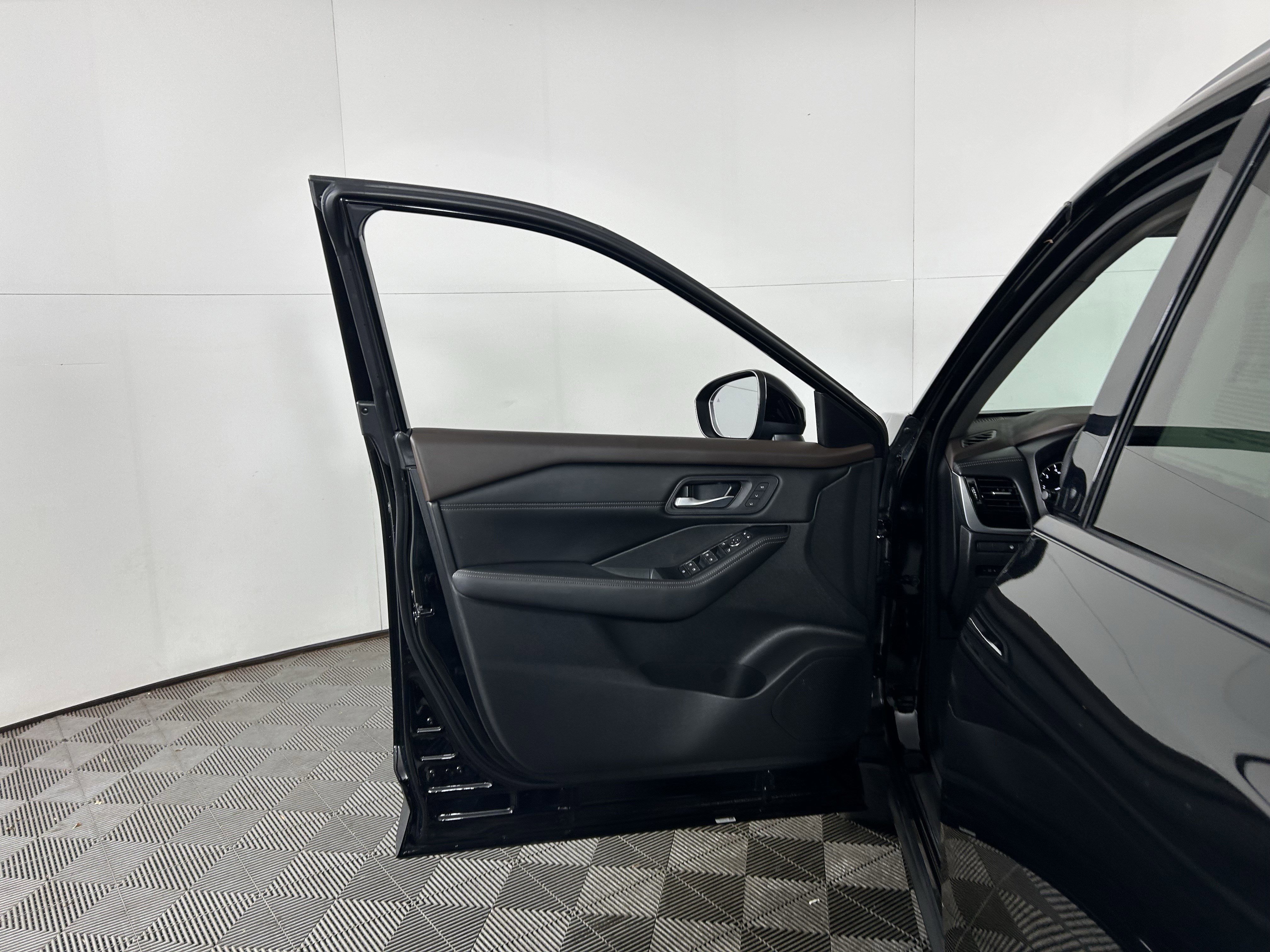 Certified 2023 Nissan Rogue SL w/ SL Premium Package image 27